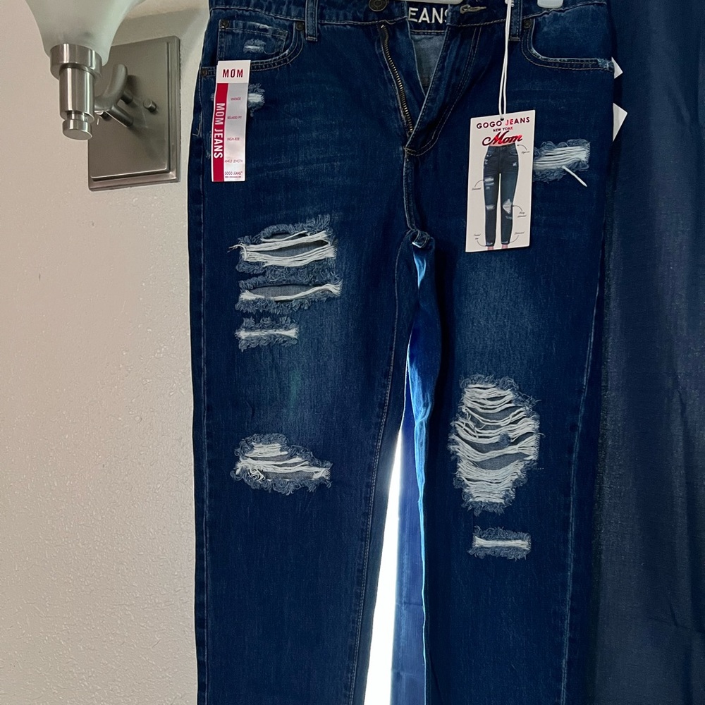 Dark wash distressed jeans size 11 juniors